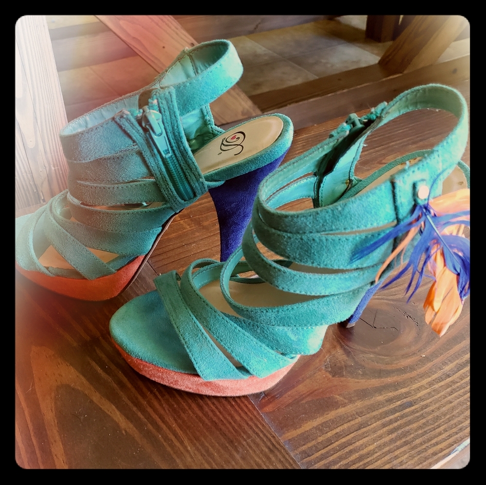 Super cute & colorful platform heels!